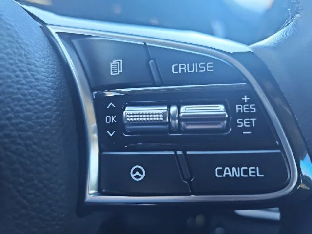 Used 2023 White Kia S image 18