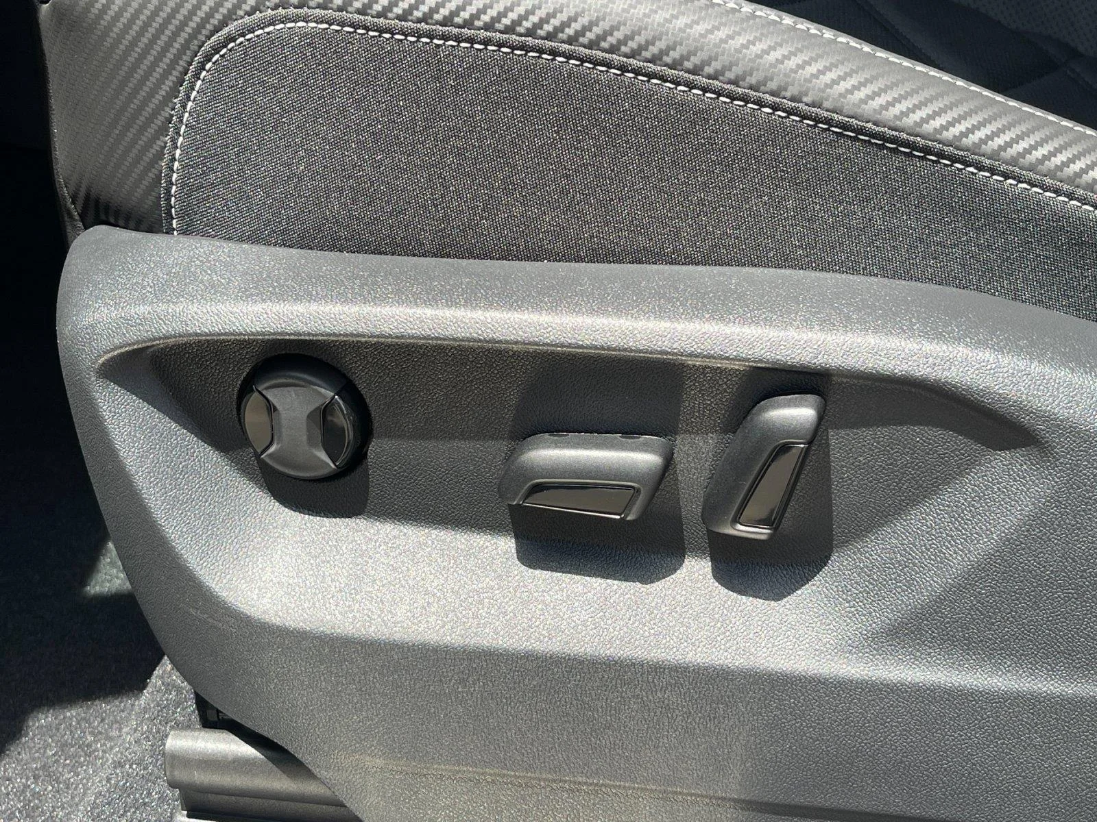 New 2026 Pure Gray Volkswagen 2.0T SE w/Technology image 16