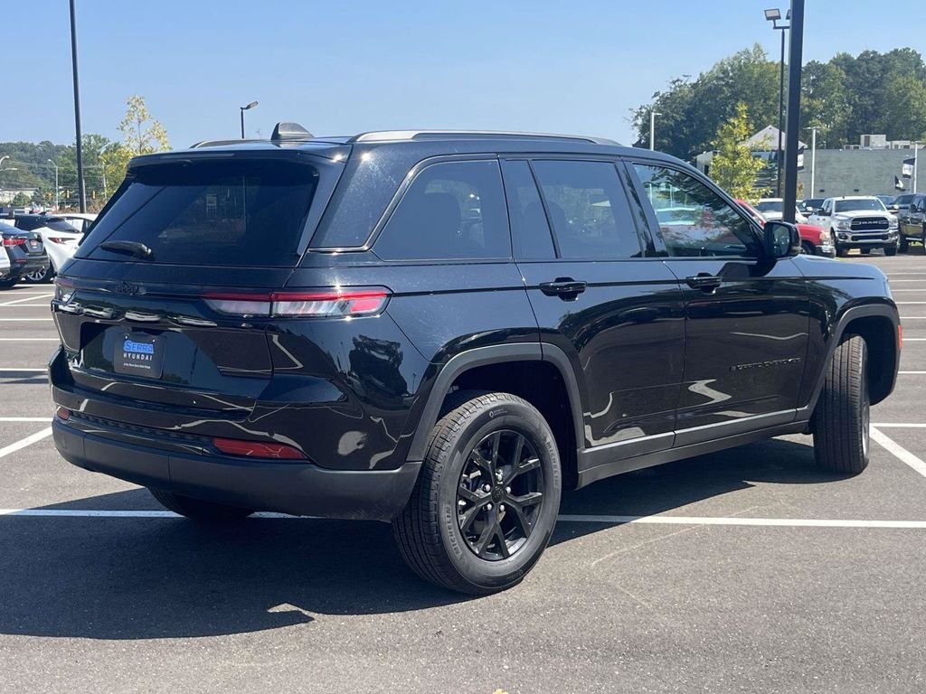 Used 2025 Black Jeep Altitude image 3