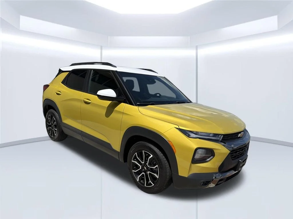 Used 2023 Yellow Chevrolet ACTIV image 9