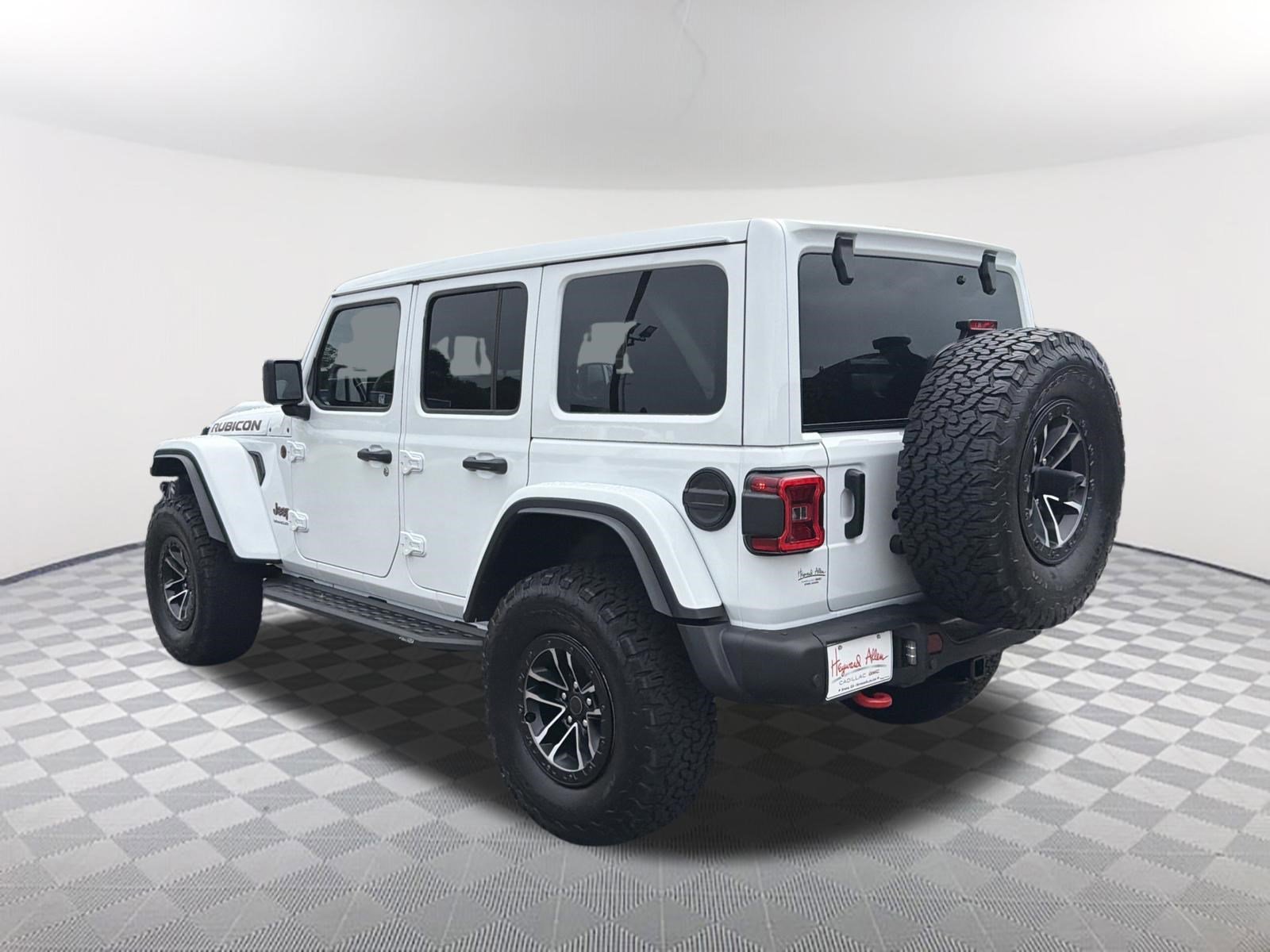 Used 2026 Bright White Clearcoat Jeep Rubicon X image 3