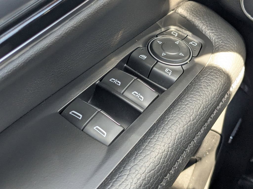 2025 GMC Yukon Denali - Photo 22