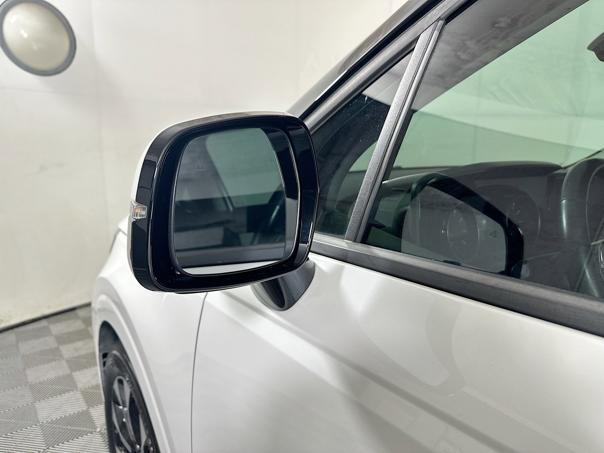 Used 2024 Snow White Pearl Kia EX image 10