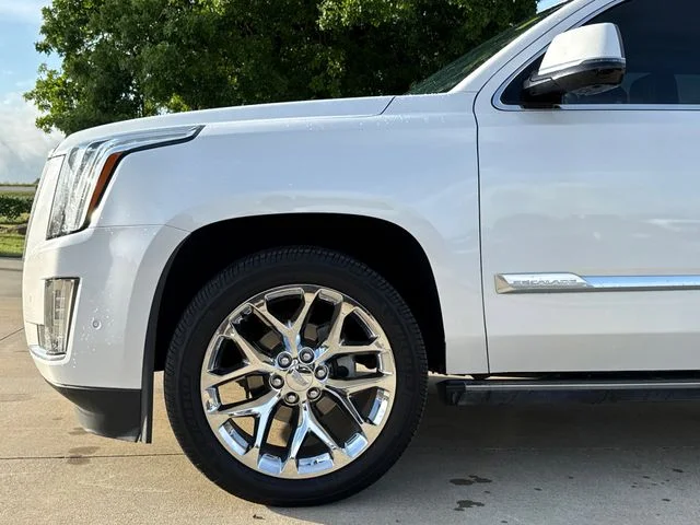 Used 2018 White Cadillac Platinum Edition image 5