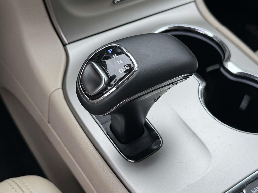 Used 2014 Black Jeep Limited image 21