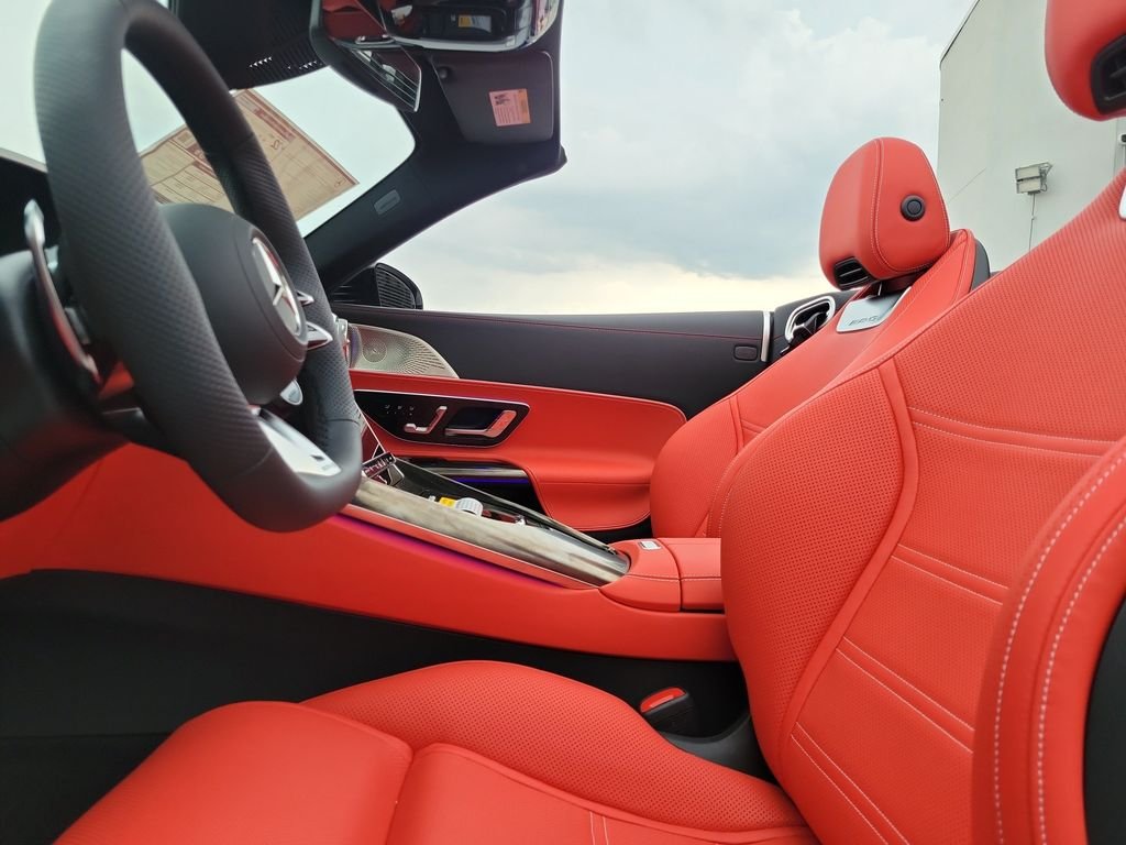 New 2027 MANUFAKTUR Moonlight White Metallic Mercedes-Benz AMG® SL 43 Roadster image 15