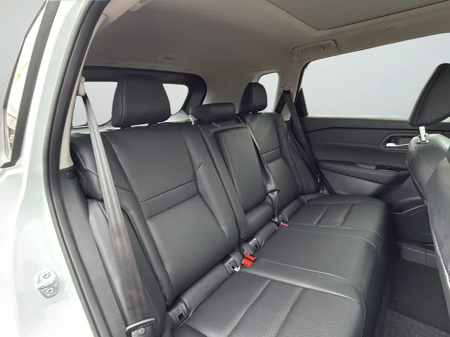 New 2026 Everest White Pearl TriCoat Nissan Dark Armor image 25