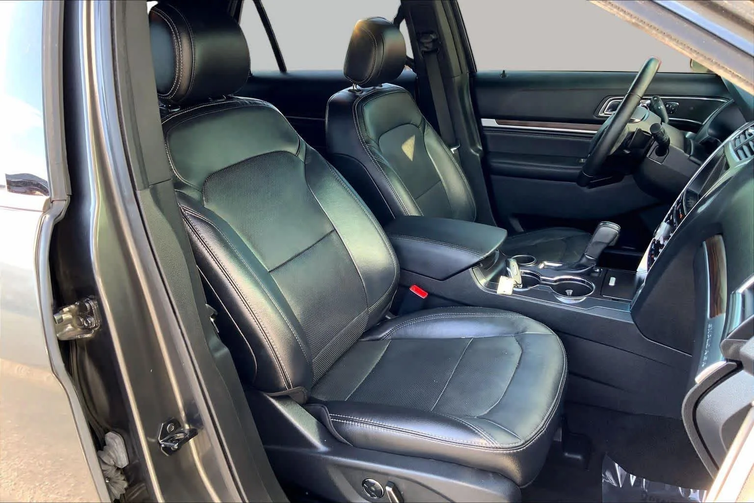 Used 2017 Magnetic Metallic Ford Limited image 7