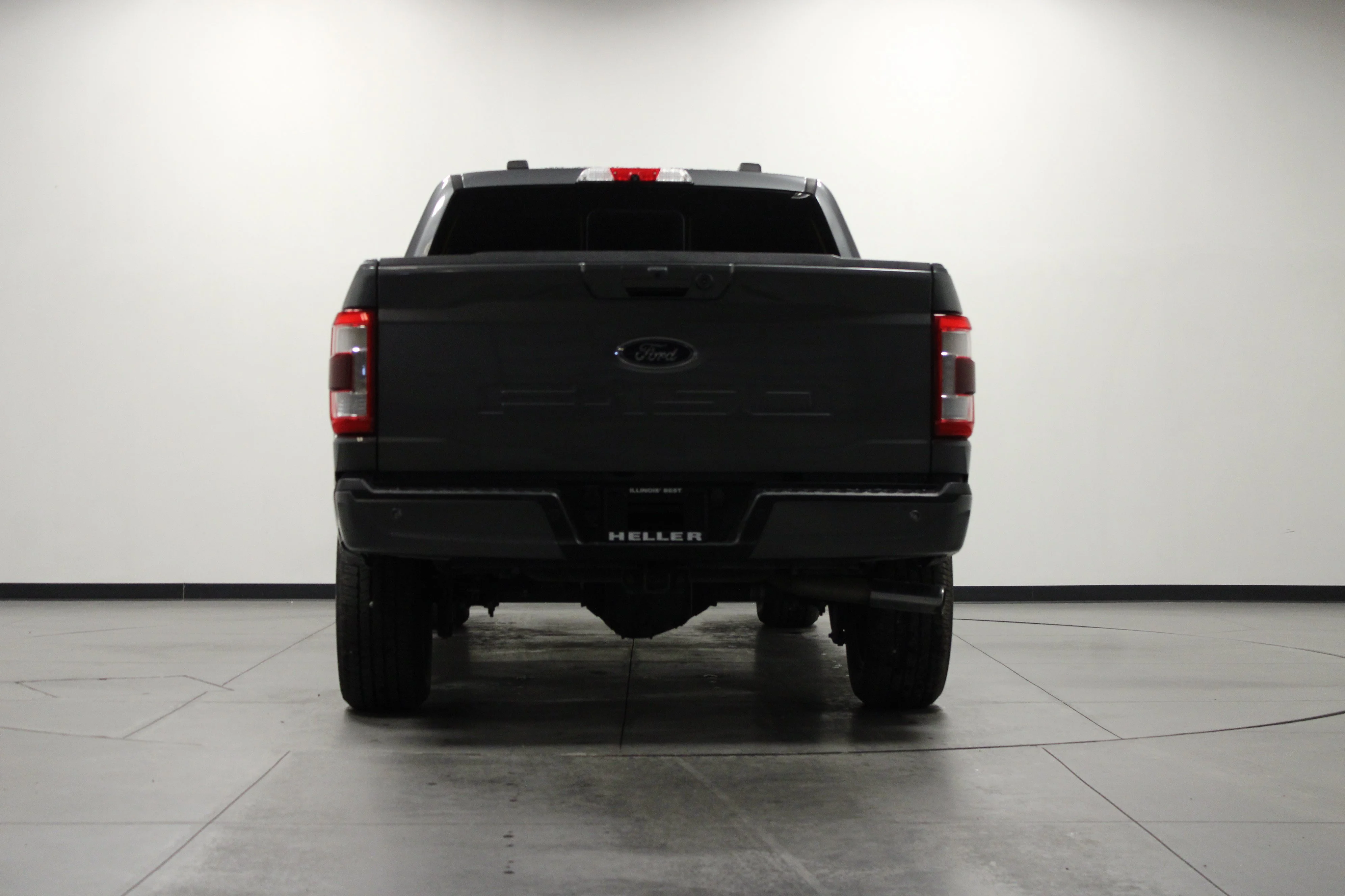 Used 2021 Carbonized Gray Metallic Ford LARIAT image 5