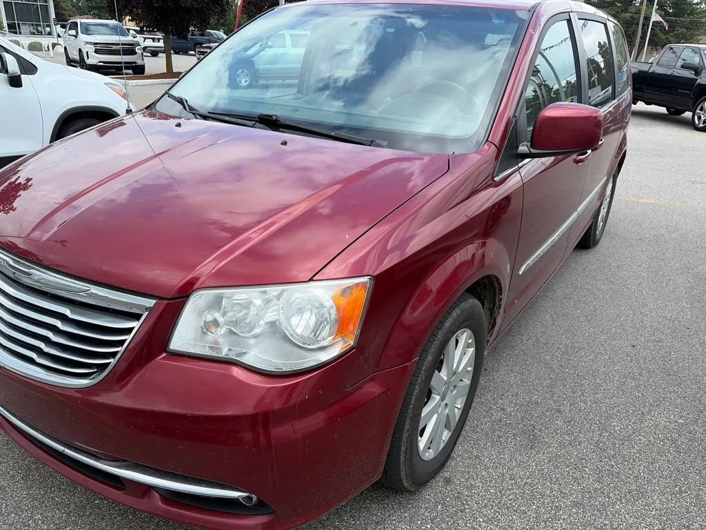 2014 Chrysler Town & Country Touring's photo