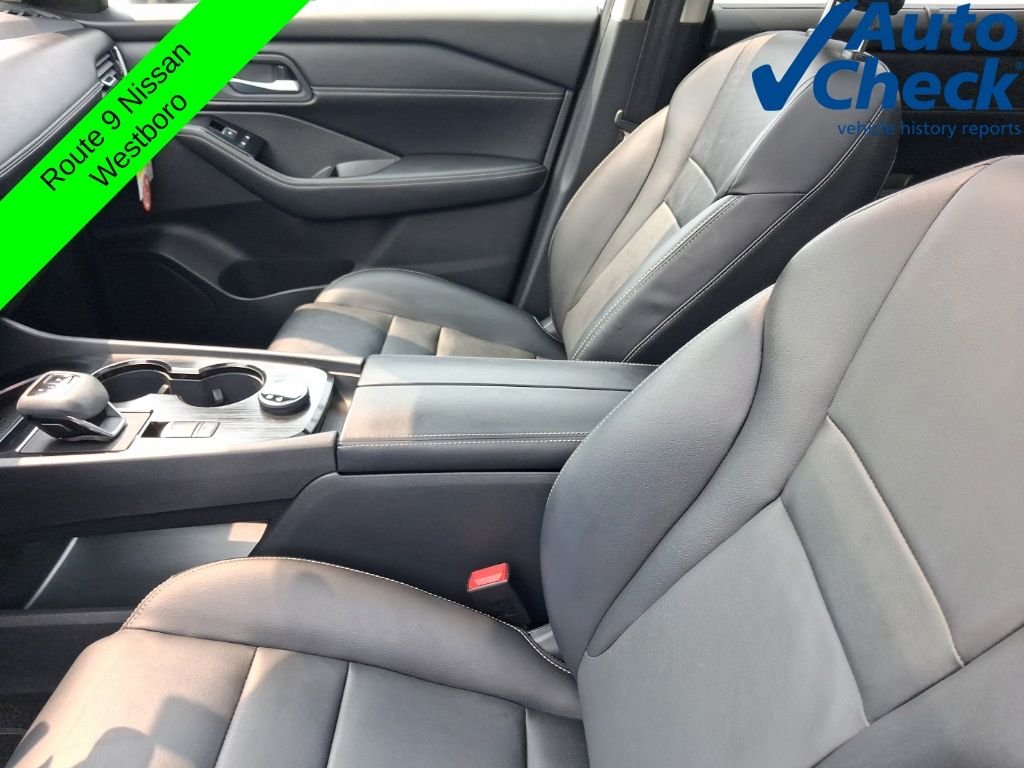 Used 2024 White Nissan SL image 27