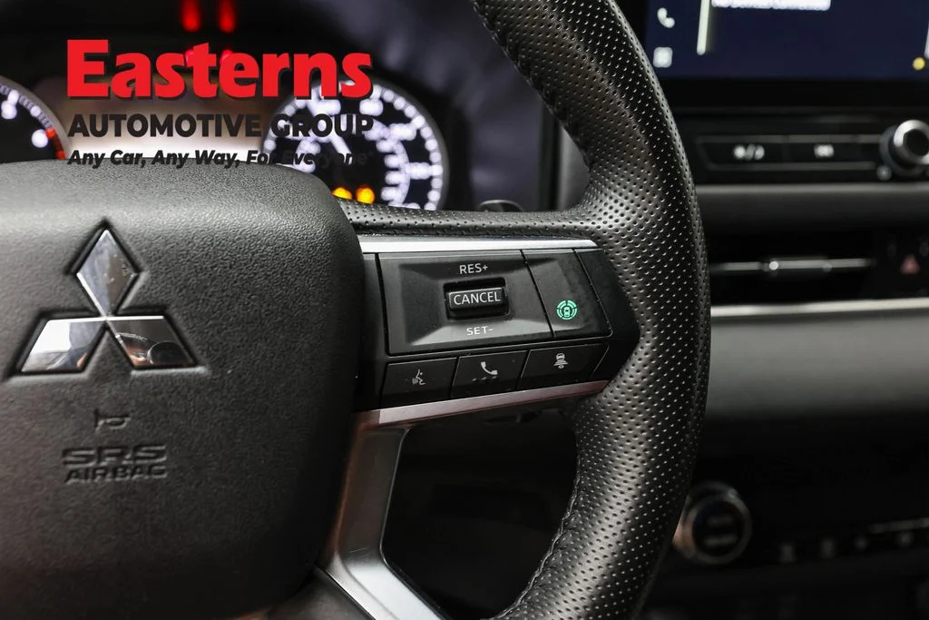 Used 2025 Red Mitsubishi SE image 16