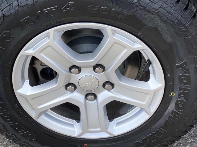 Used 2022 Firecracker Red Clearcoat Jeep Sport S image 25