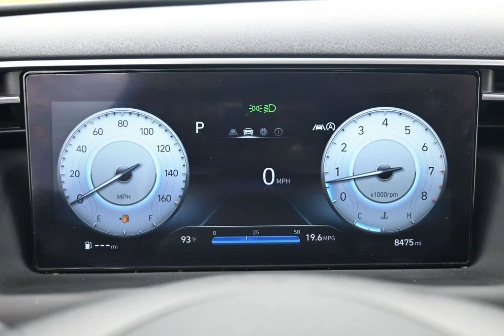 Used 2024 White Pearl Hyundai SE image 24