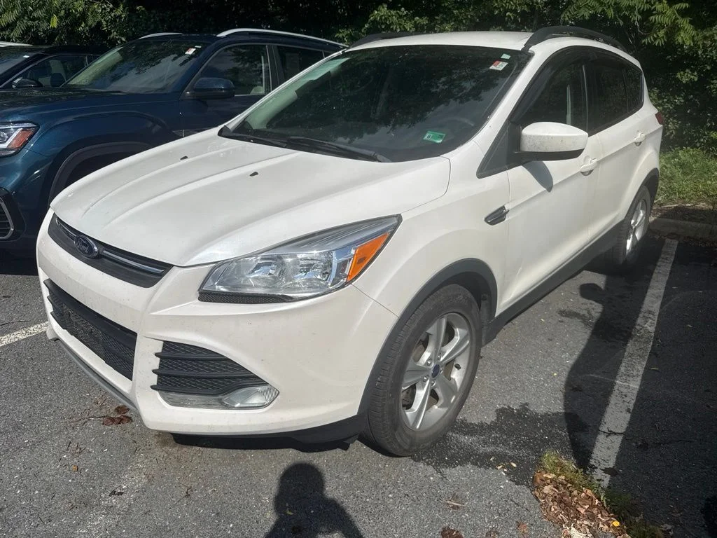 Used 2015 White Ford SE image 1