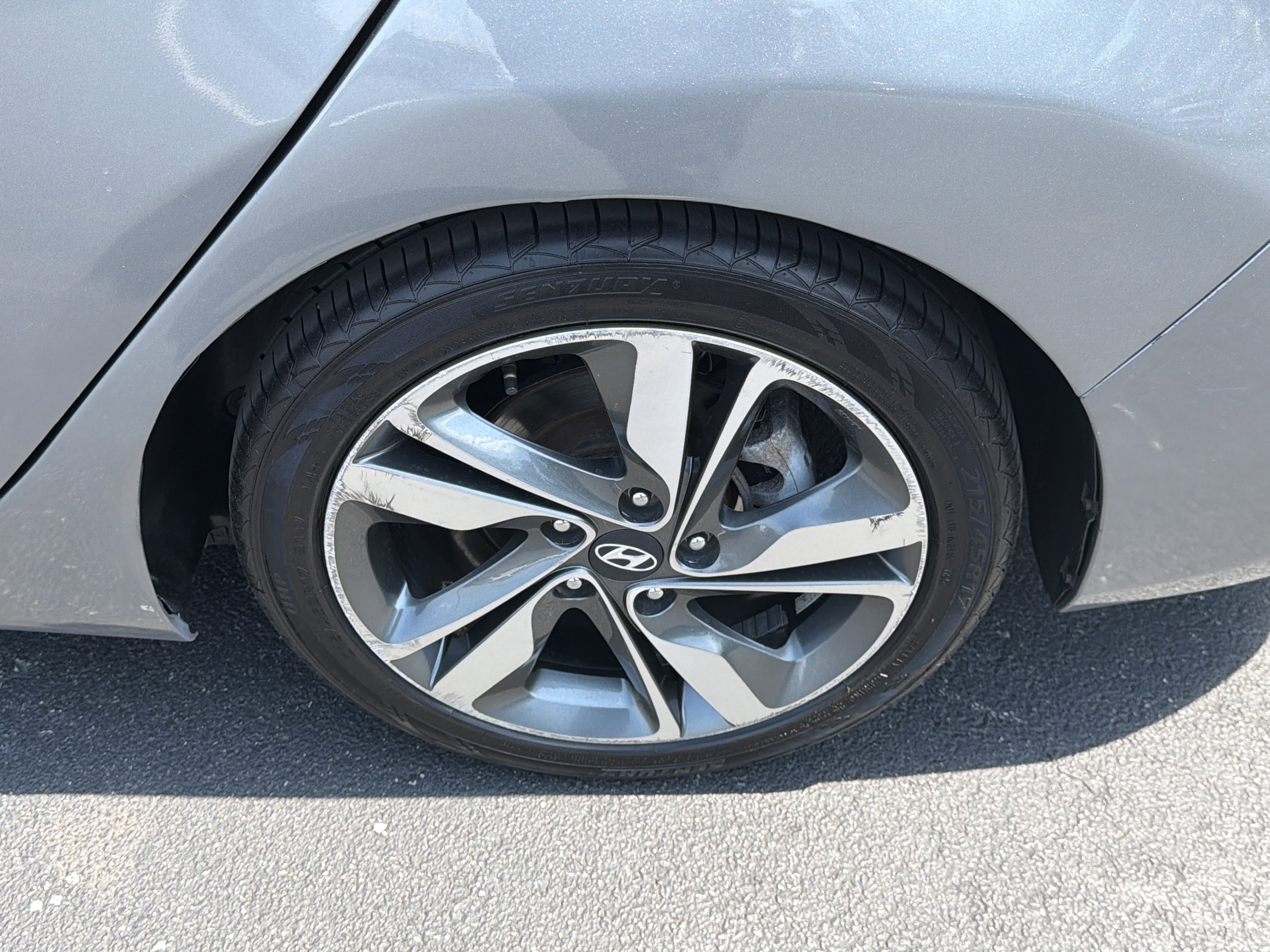Used 2014 Titanium Gray Metallic Hyundai Limited image 23