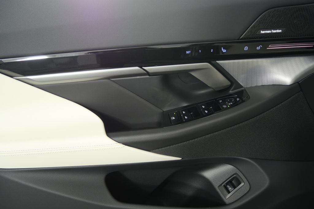 2026 BMW 5 Series 530i - Photo 8