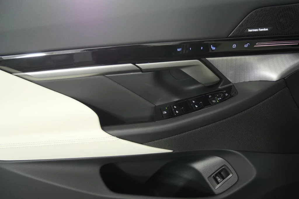 2026 BMW 5 Series 530i - Photo 8