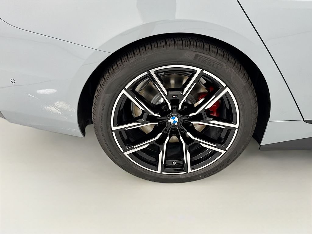 New 2026 Gray Metallic BMW xDrive40 image 32