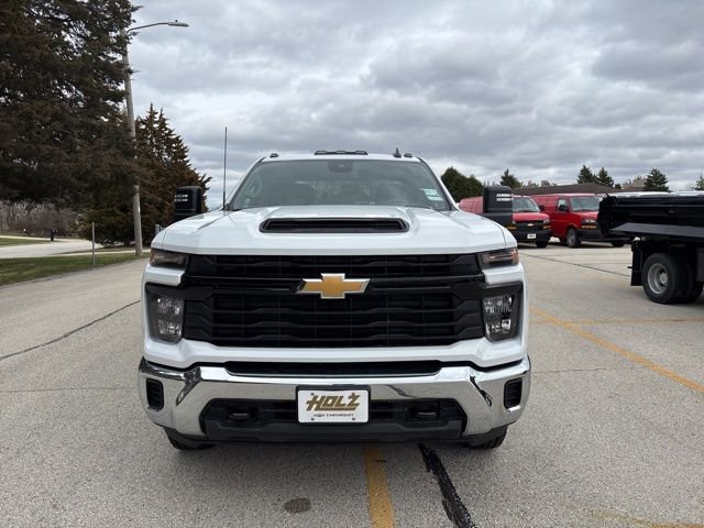 New 2025 Summit White Chevrolet WT image 5