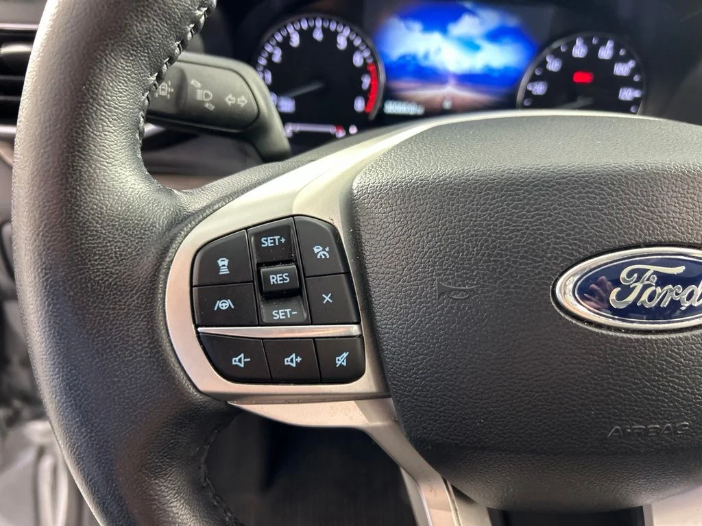 Used 2023 Silver Ford Limited image 12