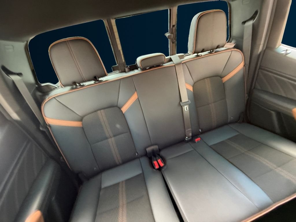 Used 2025 White GMC AT4 image 18
