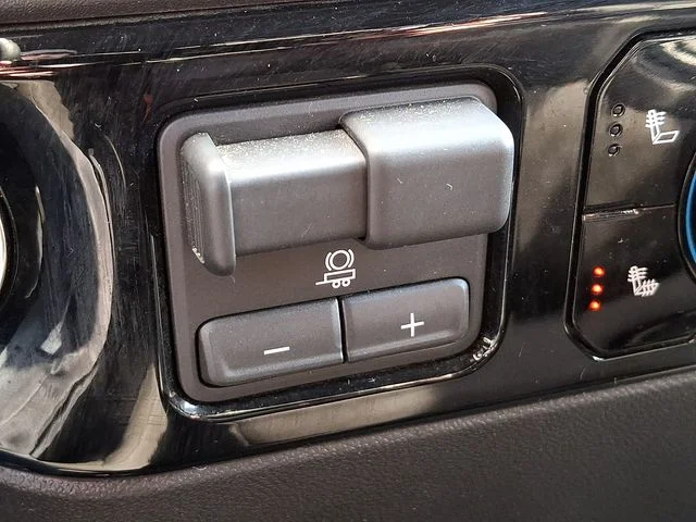 Used 2025 Black Chevrolet LT image 24
