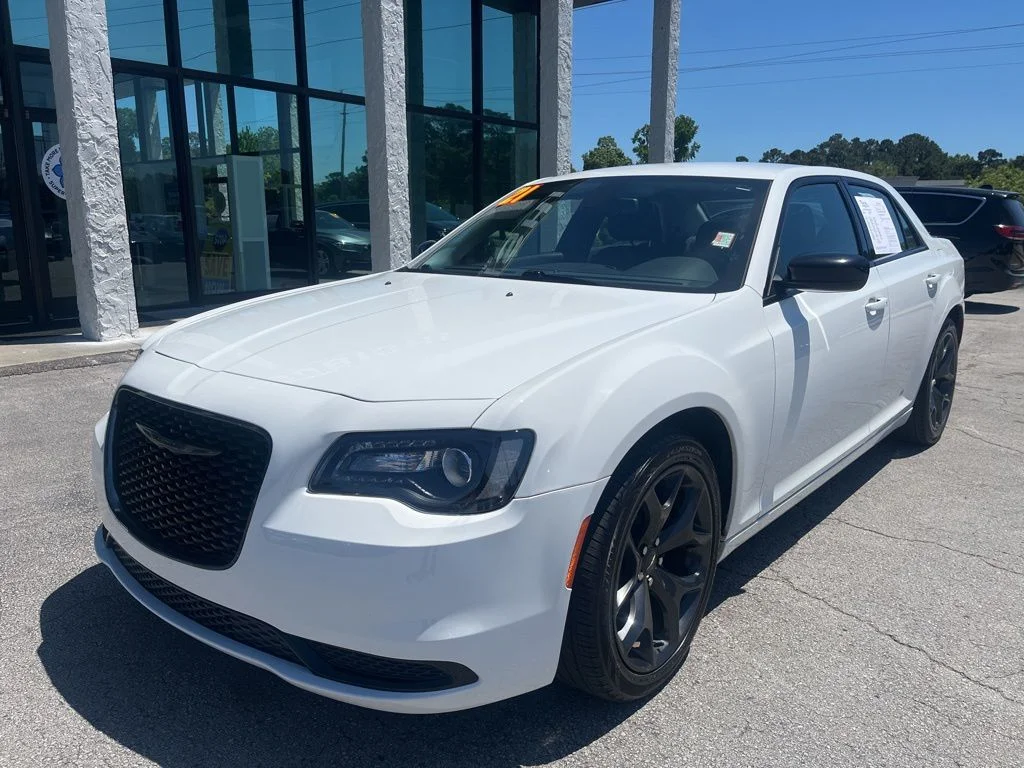 Used 2021 White Chrysler Touring image 8