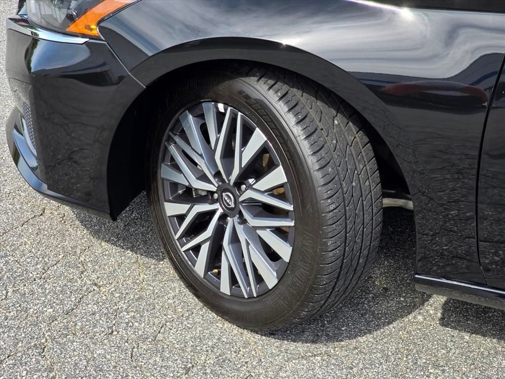 Used 2025 Black Nissan 2.5 SV image 27