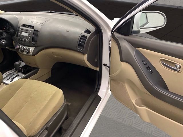 Used 2010 White Hyundai GLS image 17