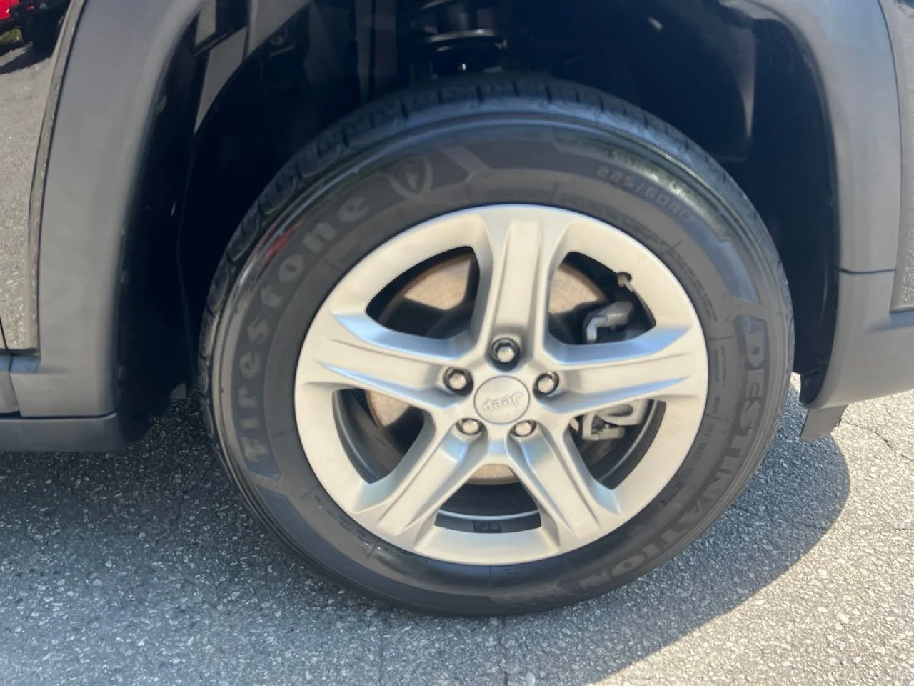 Used 2023 Black Jeep Latitude image 14