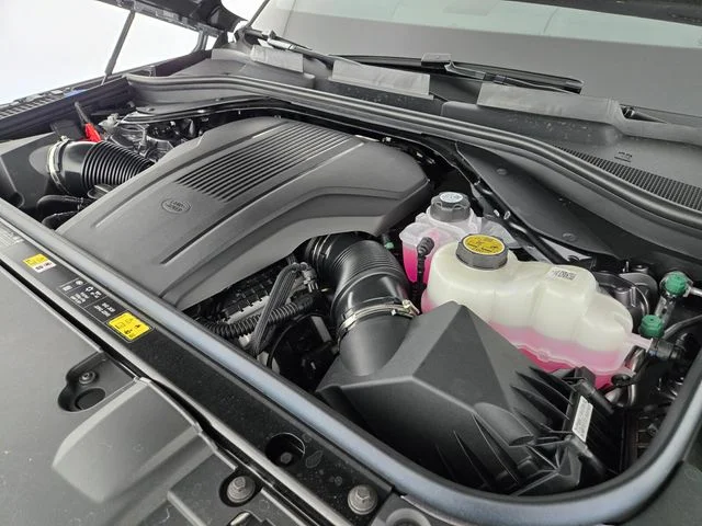 New 2026 Eiger Grey Land Rover SE image 19