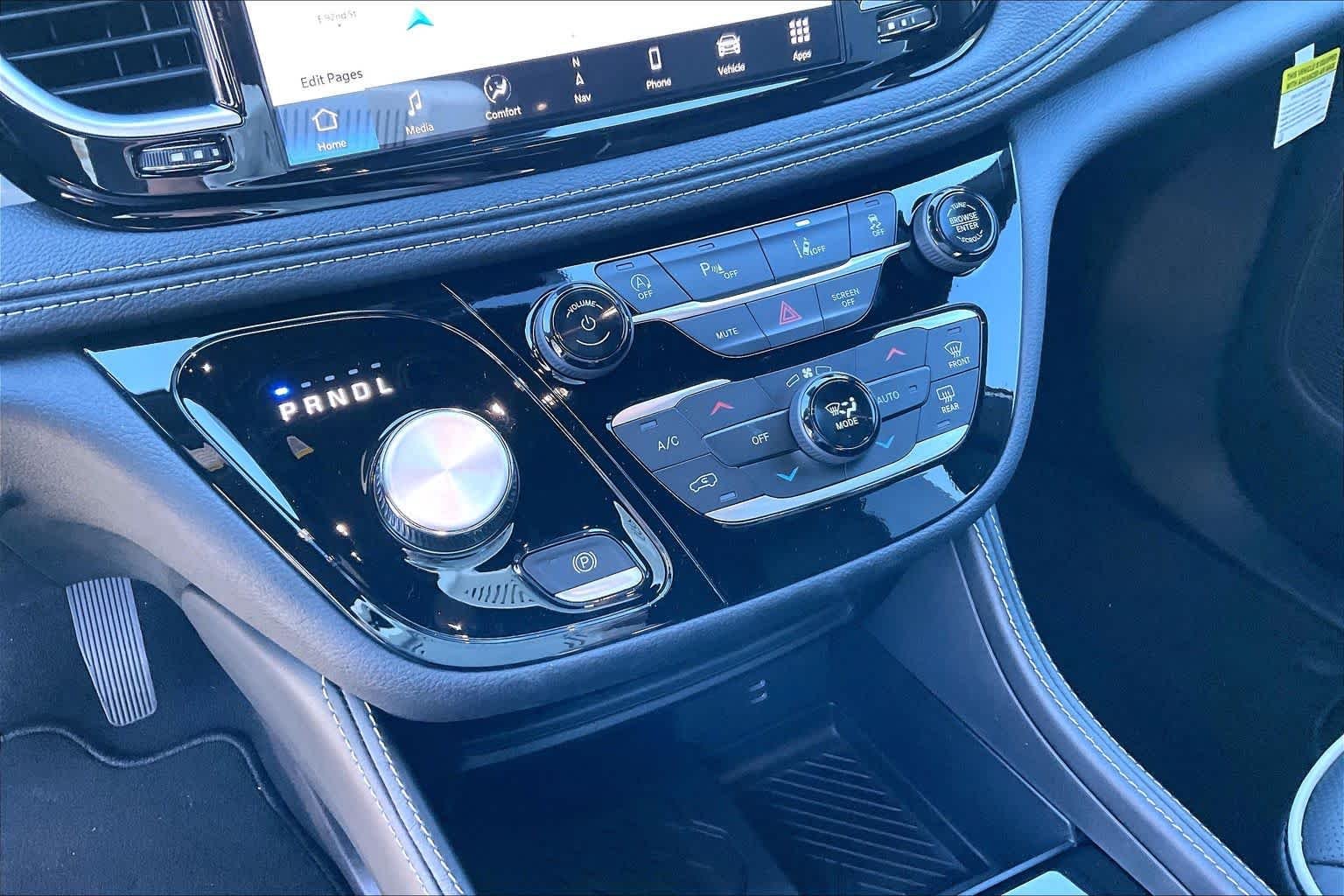 2026 Chrysler Pacifica Limited - Photo 17