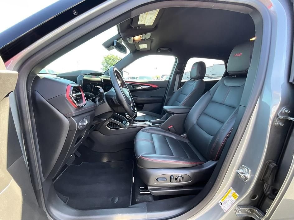 Used 2025 Gray Chevrolet RS image 4