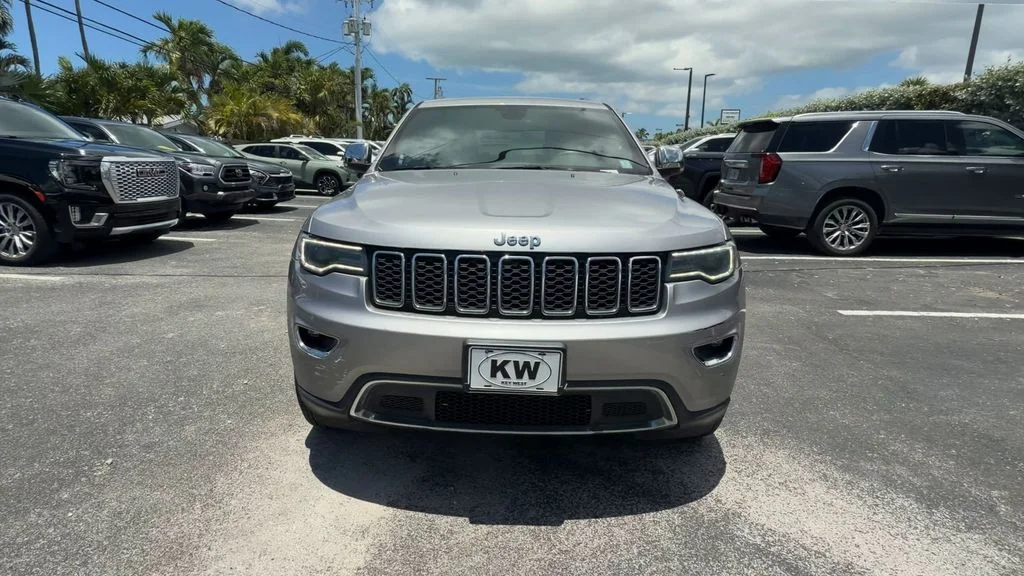 Used 2018 Billet Silver Metallic Jeep Limited image 3