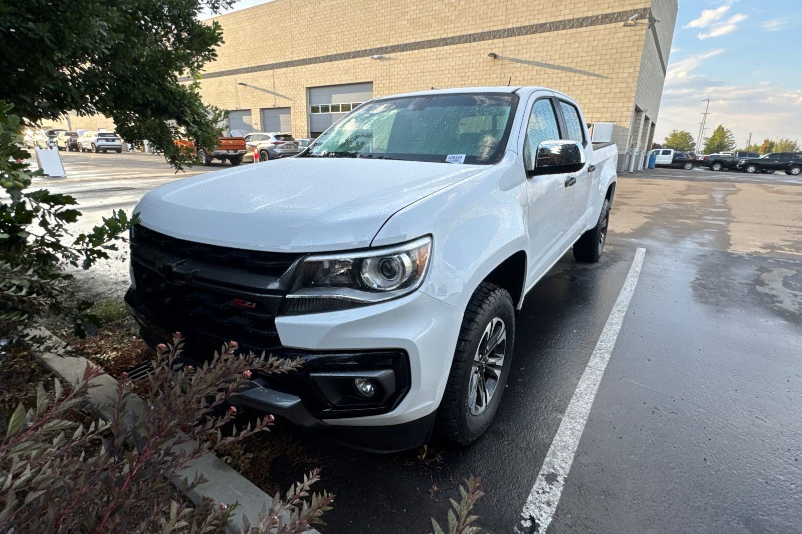 Used 2022 White Chevrolet Z71 image 2
