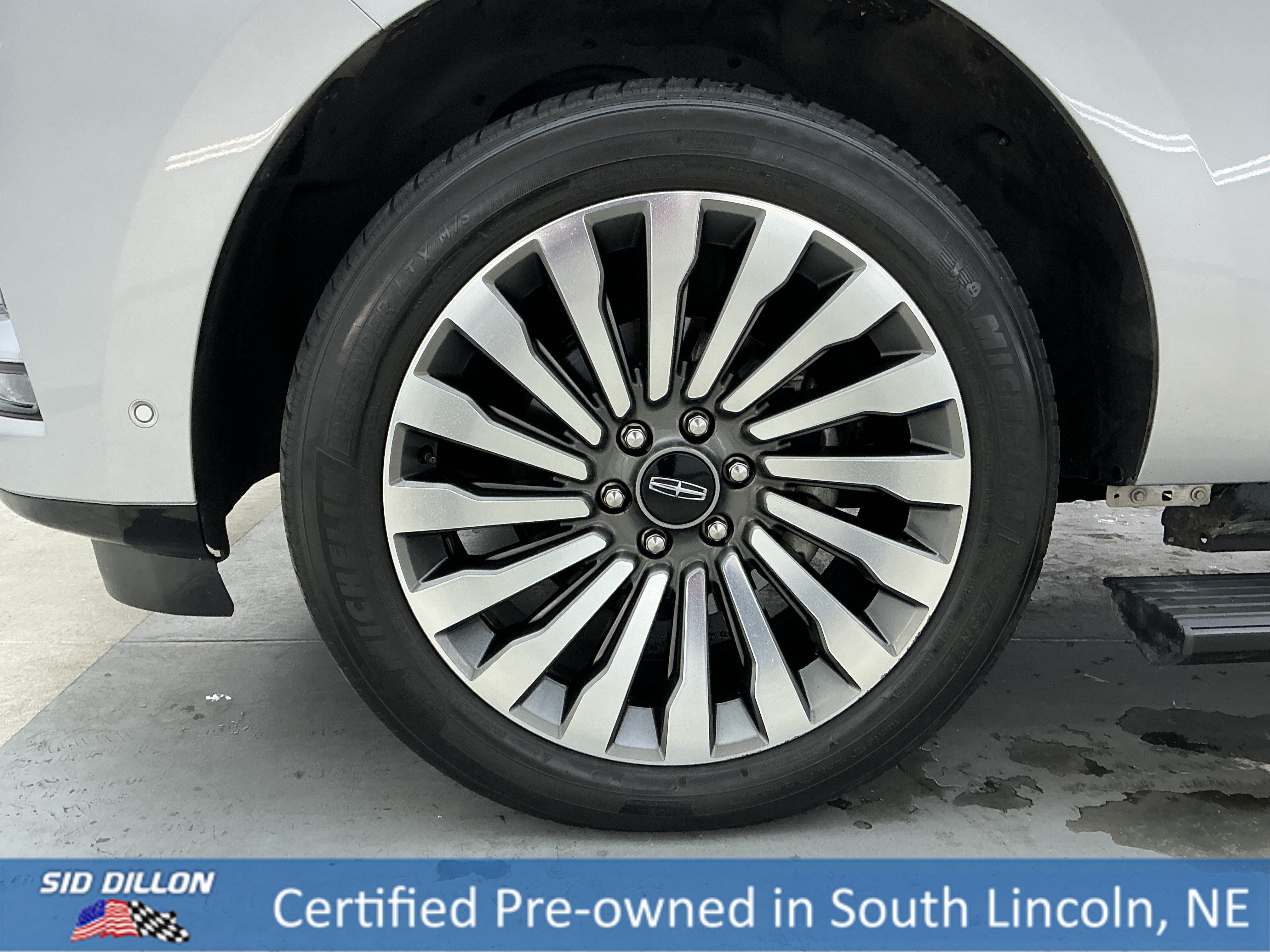 Certified Used 2018 Gray Lincoln Reserve image 18