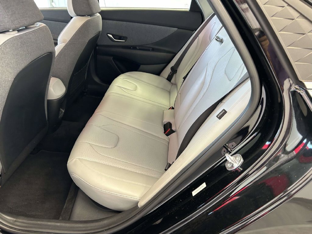 Used 2025 Black Hyundai Limited image 14