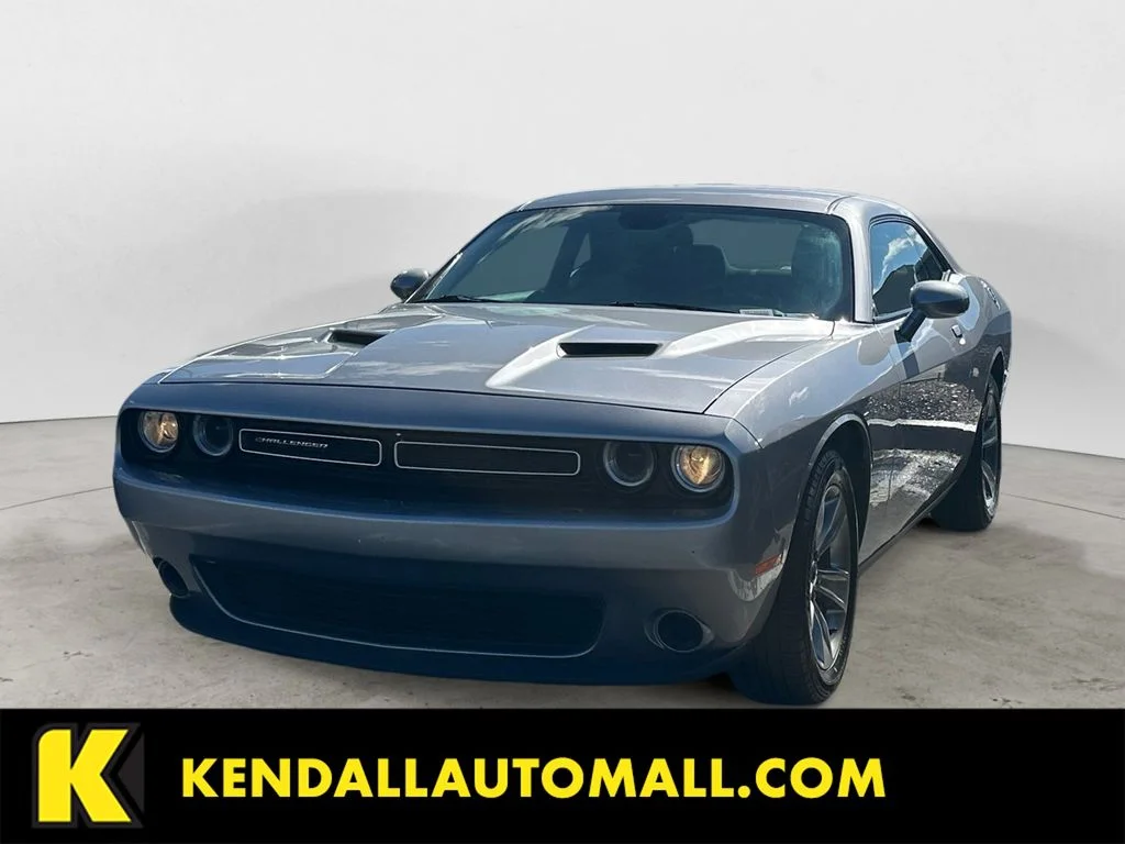 2016 Dodge Challenger SXT's photo