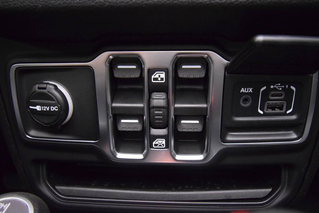 New 2026 Anvil Clear-Coat Exterior Paint Jeep Sport S image 22