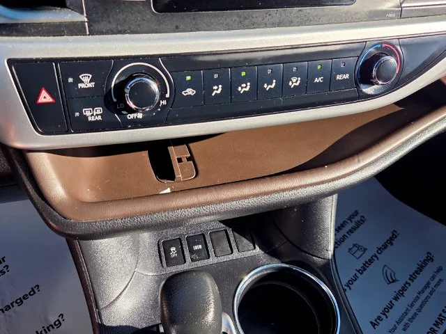 Used 2019 White Toyota LE image 22