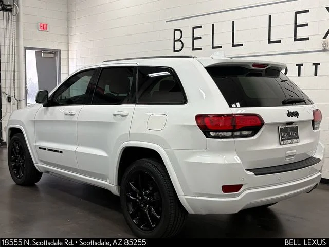 Used 2022 White Jeep Laredo X image 9