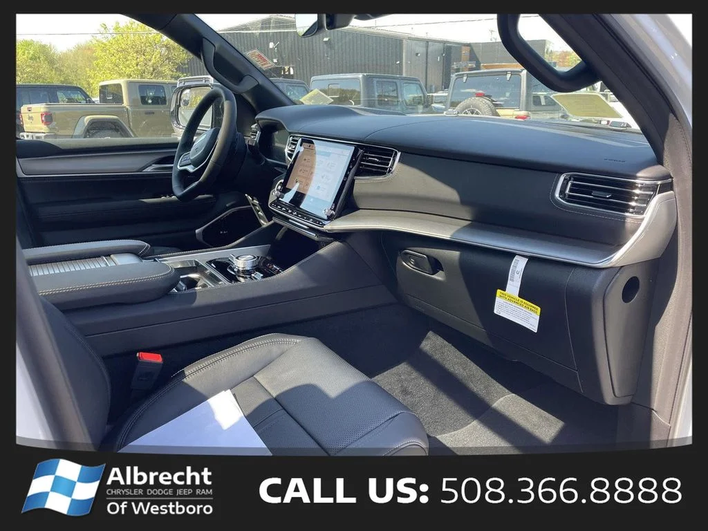 New 2026 Bright White Clear-Coat Exterior Paint Jeep Limited Reserve image 16
