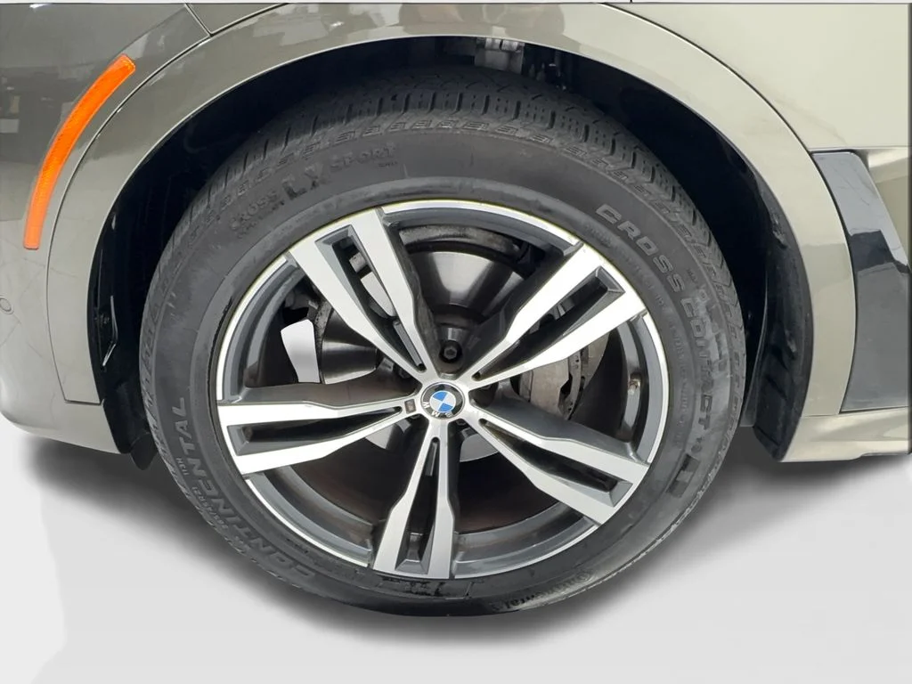 Used 2022 Green BMW xDrive40i image 12