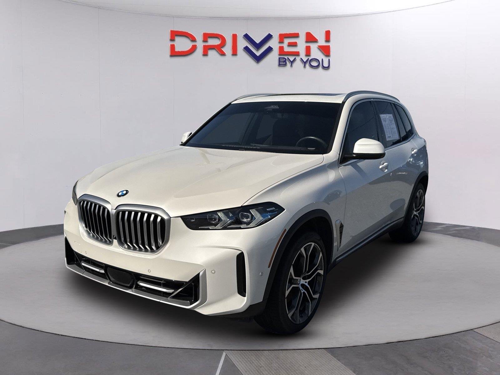 Used 2024 Mineral White Metallic BMW sDrive40i image 7