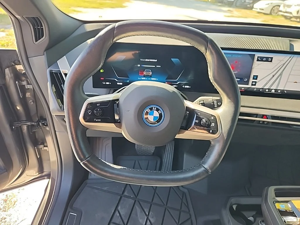 Used 2024 Oxide Grey Metallic BMW M60 image 4