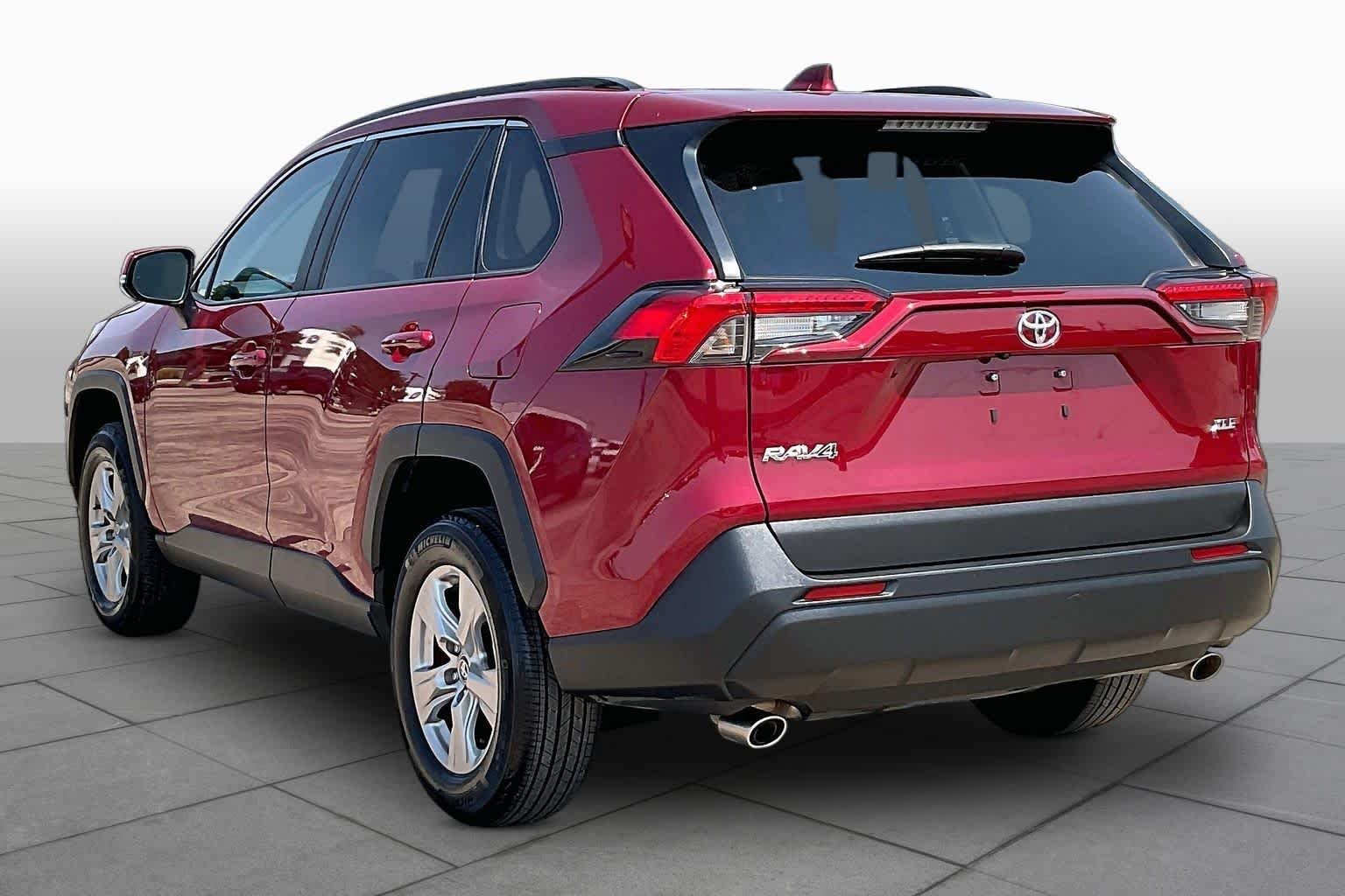 Used 2025 Ruby Flare Pearl Toyota XLE image 12