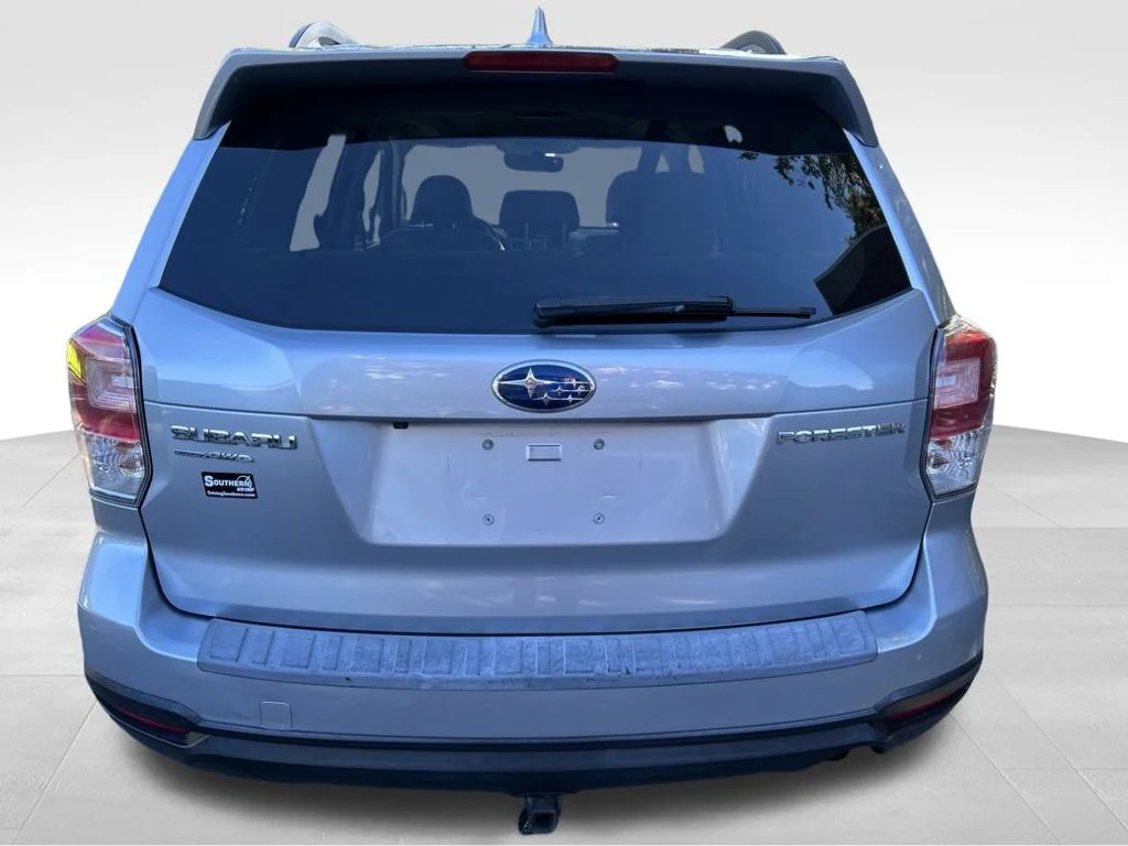 Used 2018 Silver Subaru 2.5i Premium image 4