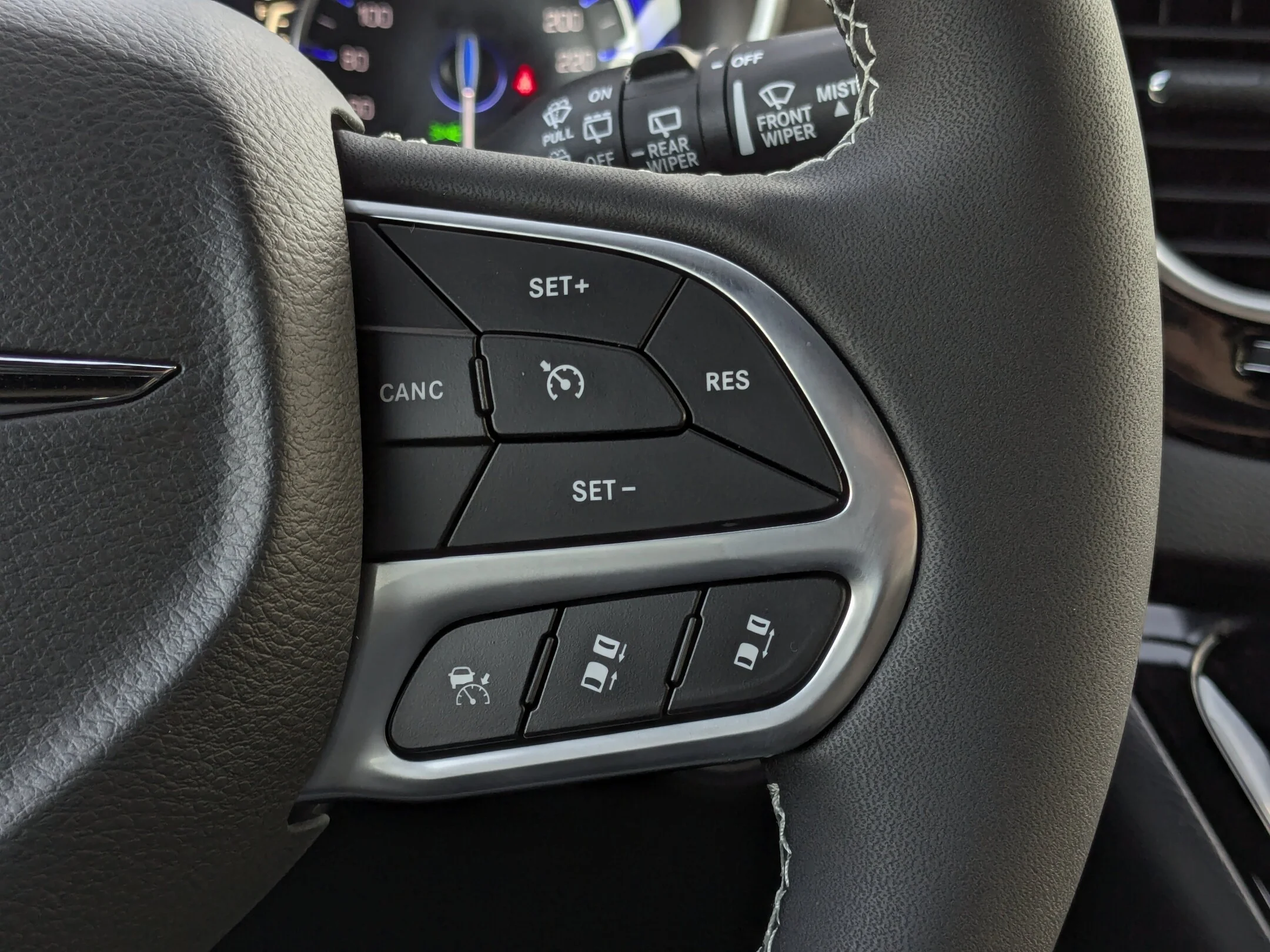 New 2026 Silver Chrysler SXT - - FWD - Stow n Go Seats - Power Sliding Doors - 10.1 Touchscreen - Heated Seats & More! image 18