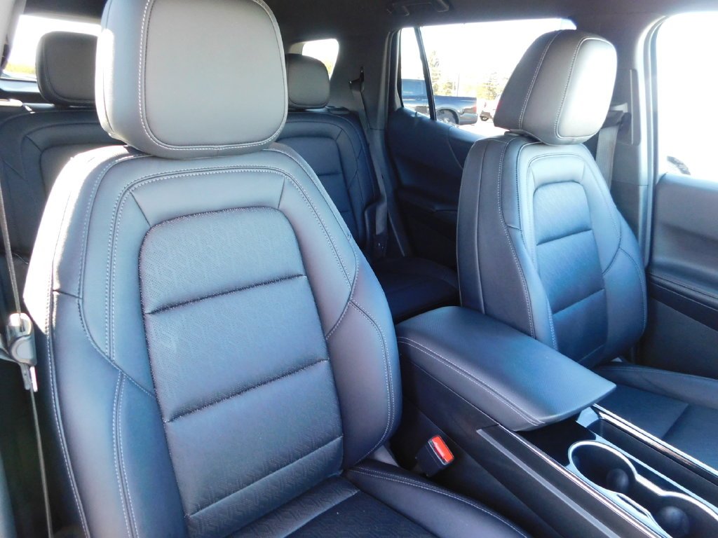 Used 2025 White Chevrolet LT image 19